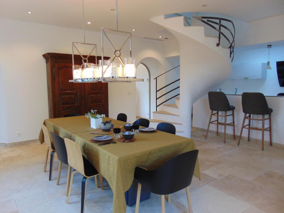 L'Elegante Bastide En Pierre Avec Vue Sur Le Vieux Village De מוגין מראה חיצוני תמונה