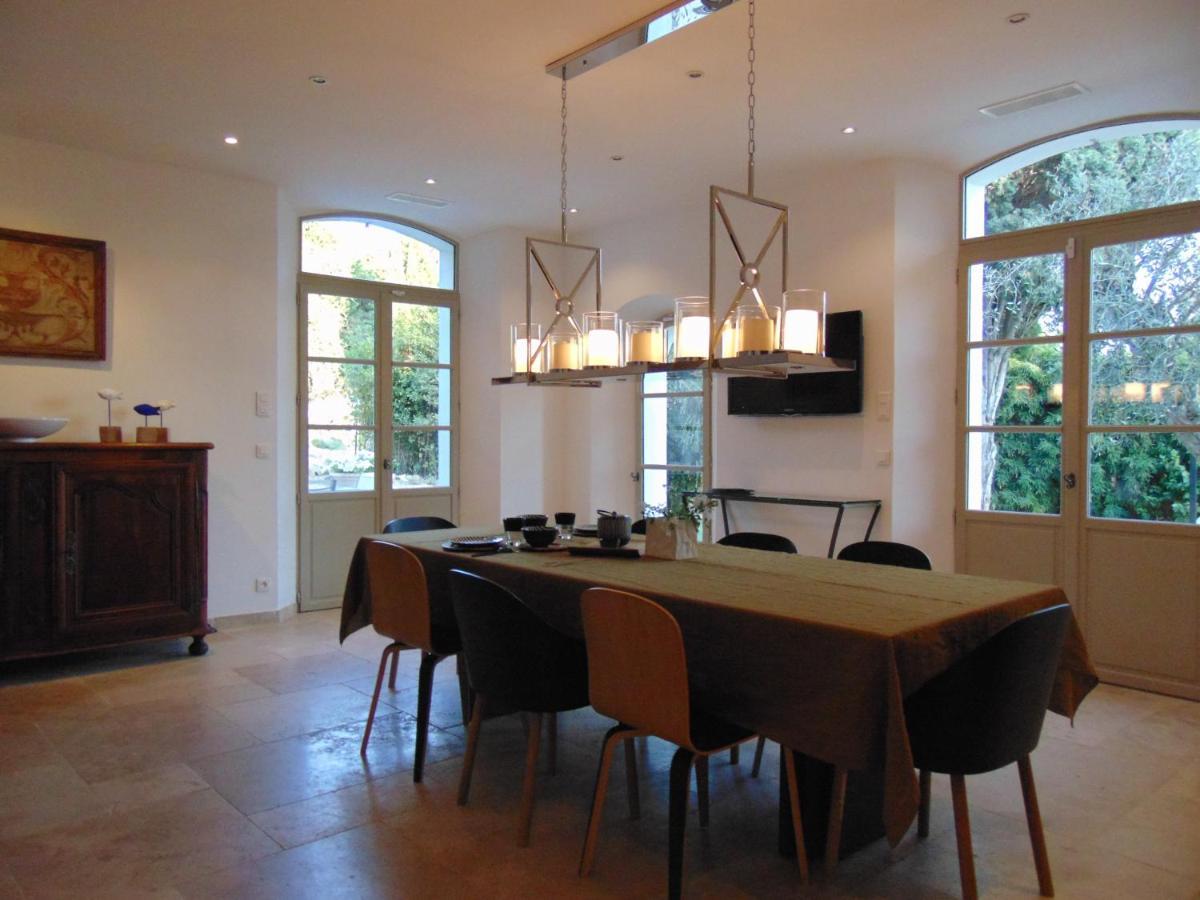 L'Elegante Bastide En Pierre Avec Vue Sur Le Vieux Village De מוגין מראה חיצוני תמונה
